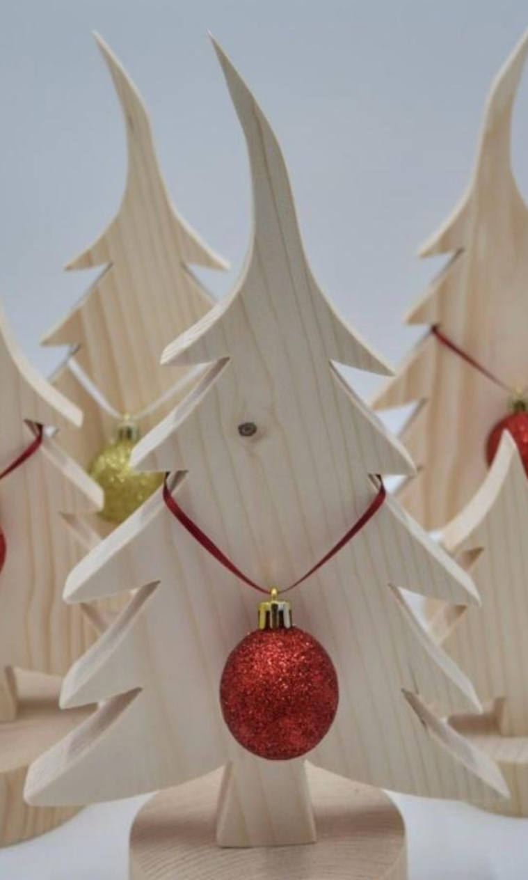 Weihnachtsbaum mit Kugel