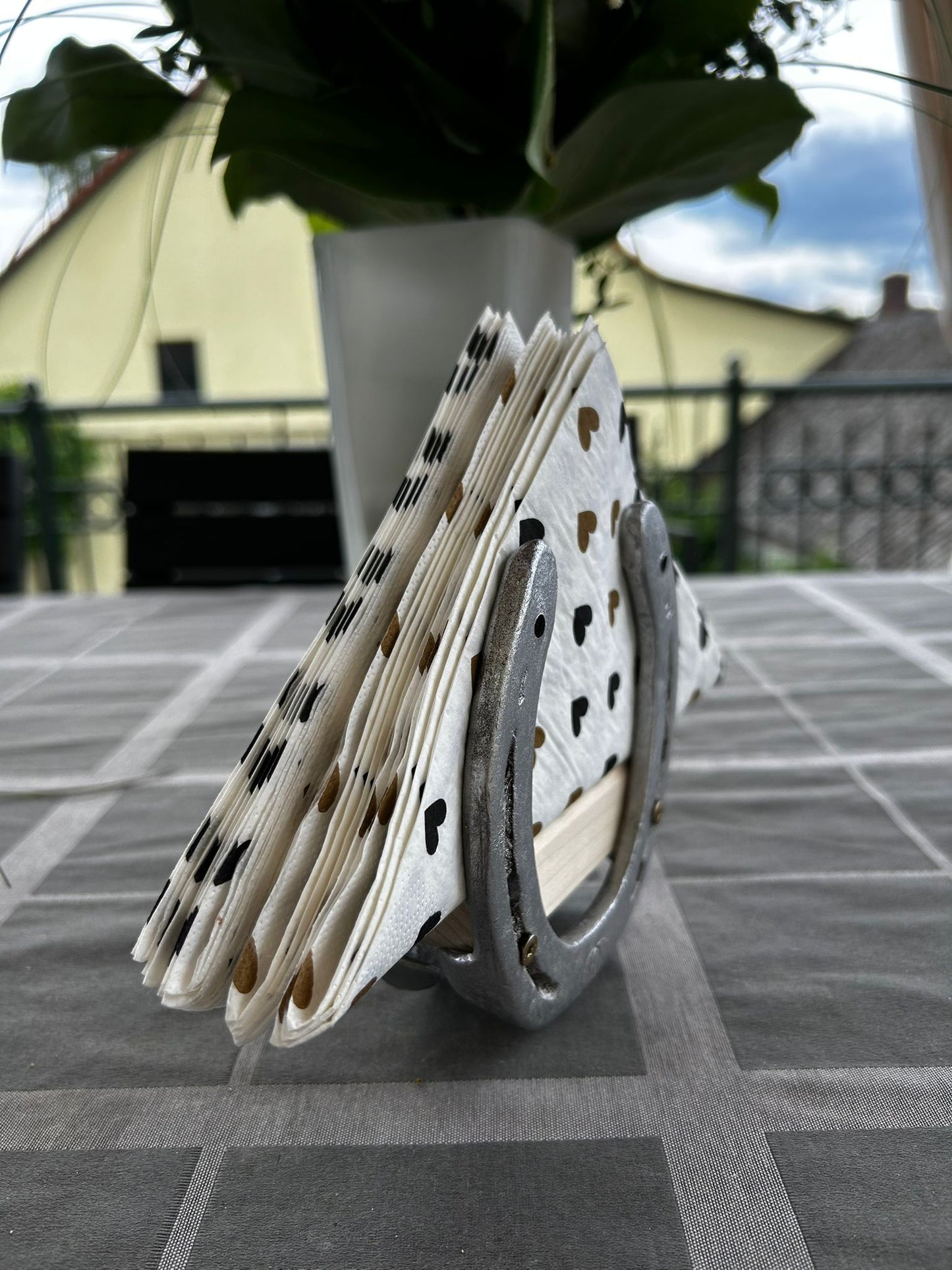 Serviettenhalter aus Hufeisen