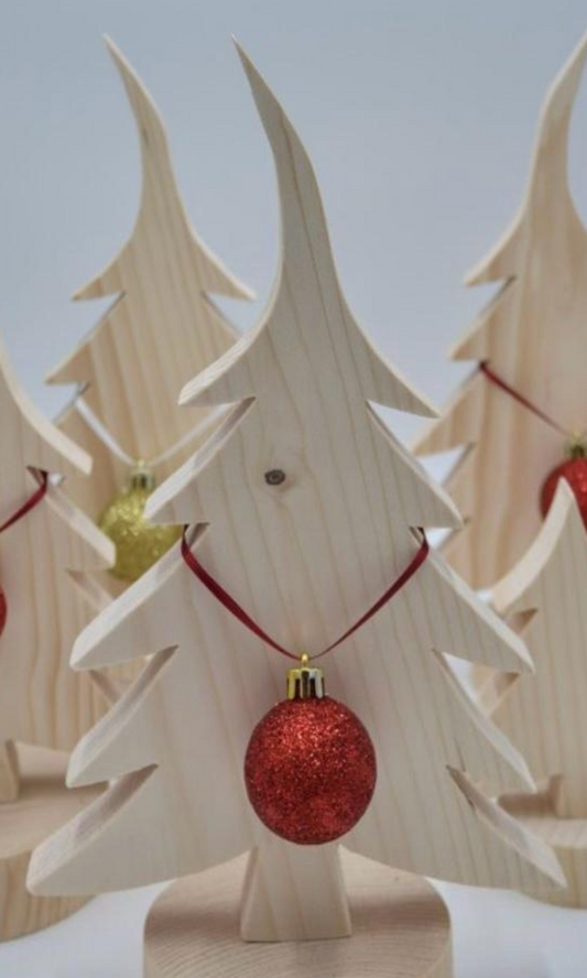 Weihnachtsbaum mit Kugel