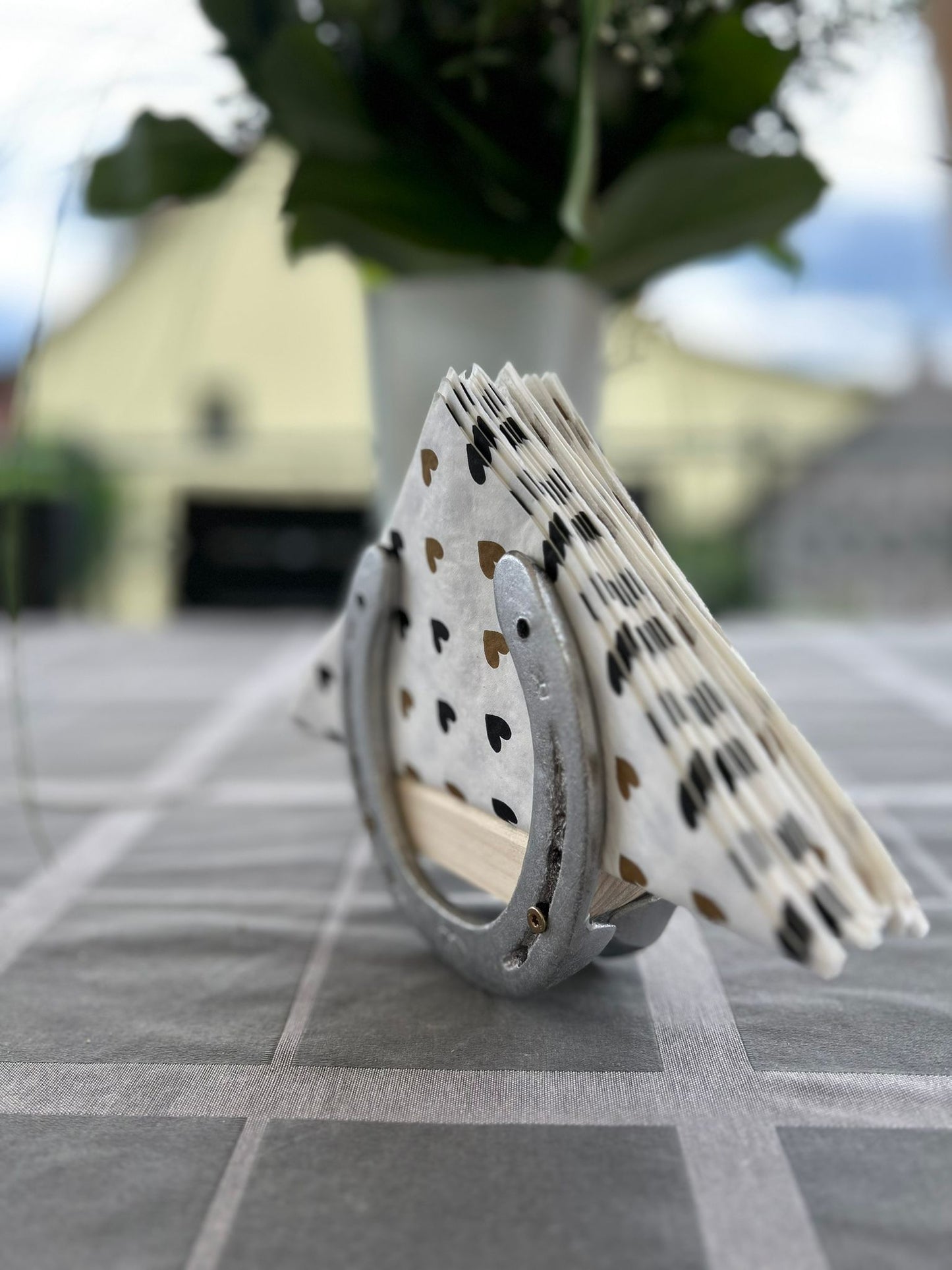 Serviettenhalter aus Hufeisen